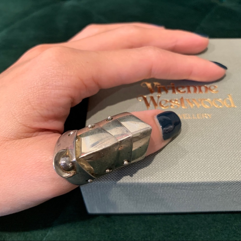 UNISEX Vivienne Westwood Silver Armour Ring XL